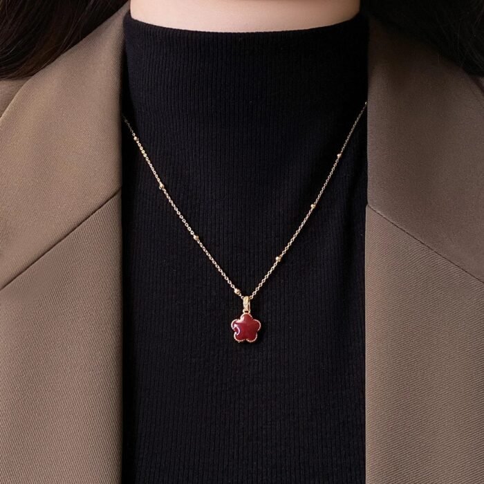 【銀蝶坊】紅色雙面花朵項鍊｜氣質小紅花吊墜 金色系百搭鎖骨鍊 商品影片封面